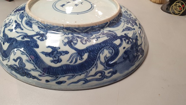 古玩陶瓷明嘉靖青花海水龍紋盤真品鑒賞圖