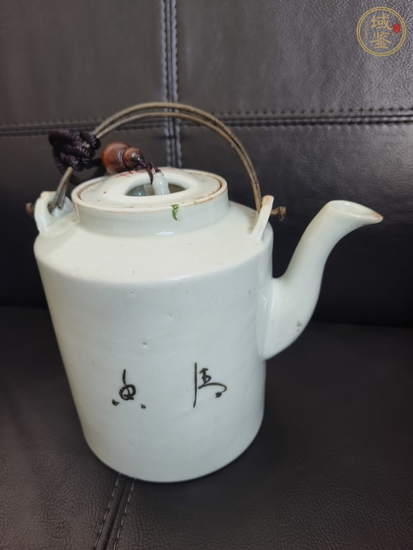 古玩陶瓷花卉紋提梁壺真品鑒賞圖
