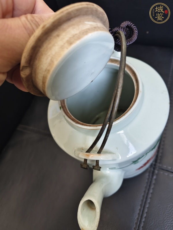 古玩陶瓷花卉紋提梁壺真品鑒賞圖