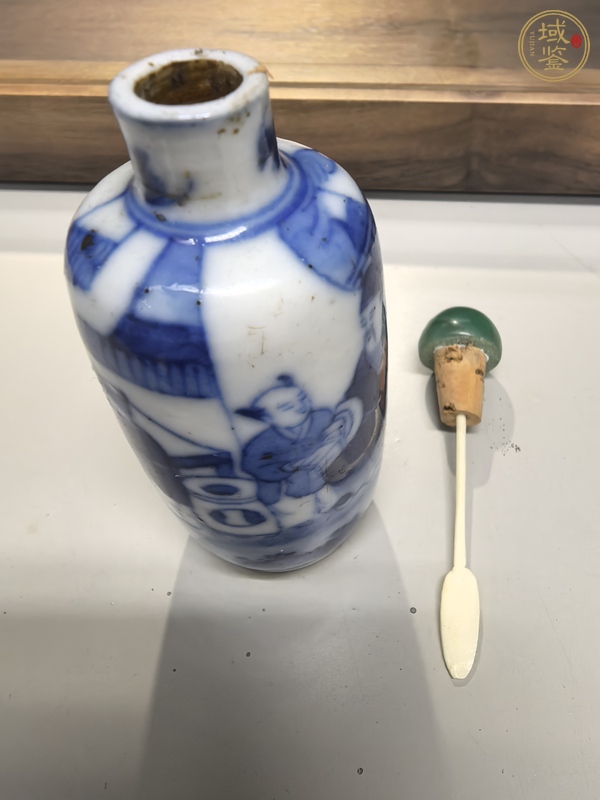 古玩陶瓷教子圖青花鼻煙壺真品鑒賞圖