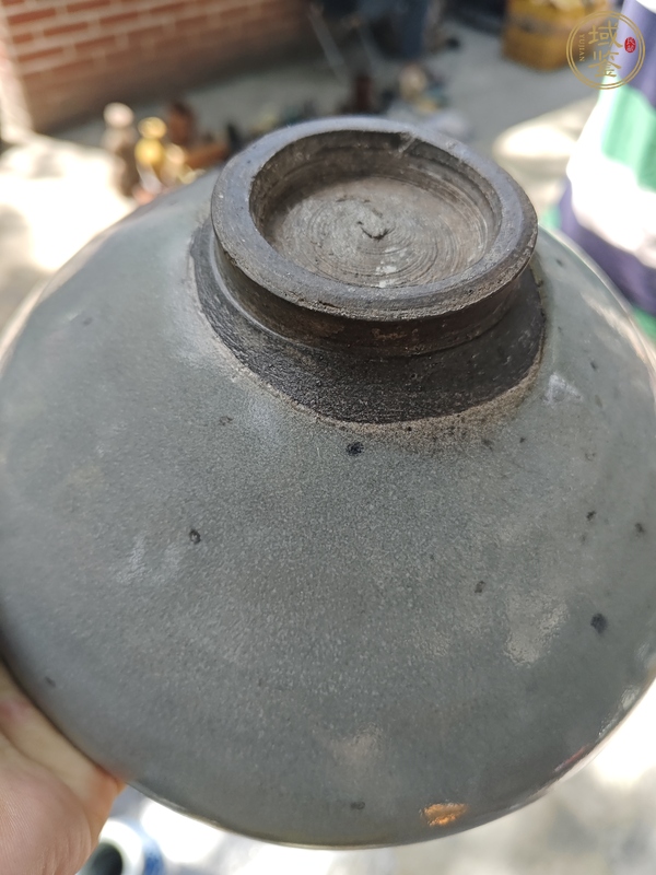 古玩陶瓷鈞窯天藍(lán)釉紫斑大碗真品鑒賞圖