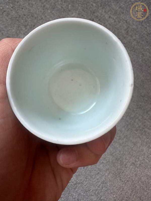 古玩陶瓷紅釉杯真品鑒賞圖