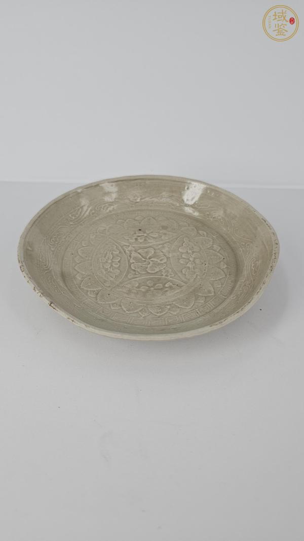 古玩陶瓷金代定窯印花盤真品鑒賞圖