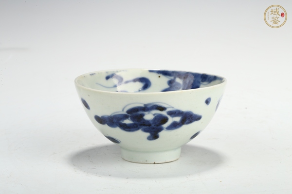 古玩十八世紀·青花過墻龍紋杯真品鑒賞圖