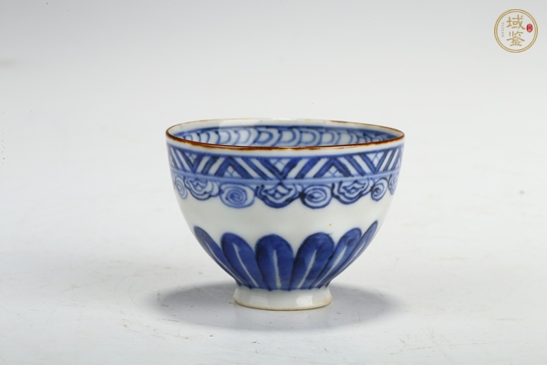 古玩清中晚·青花蓮瓣紋雞心杯真品鑒賞圖