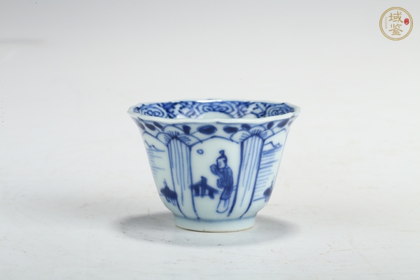 古玩康熙·青花開窗山水仕女紋花口杯真品鑒賞圖