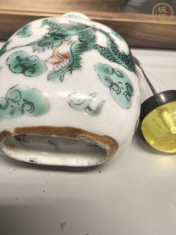 古玩陶瓷粉彩龍紋鼻煙壺真品鑒賞圖