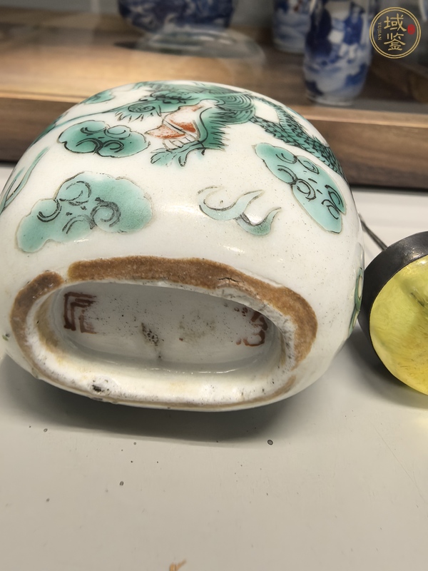 古玩陶瓷粉彩龍紋鼻煙壺真品鑒賞圖