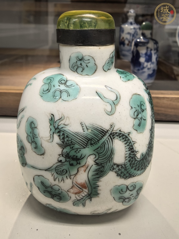 古玩陶瓷粉彩龍紋鼻煙壺真品鑒賞圖