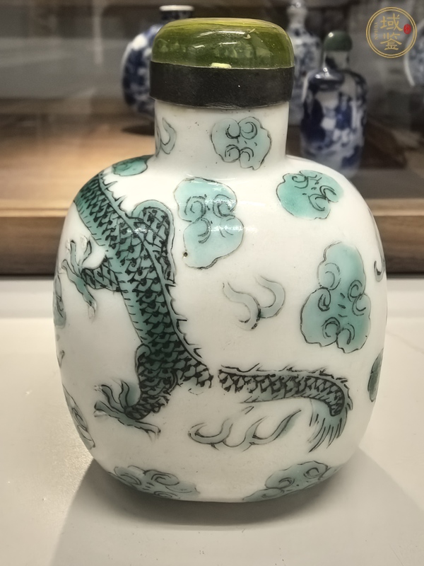 古玩陶瓷粉彩龍紋鼻煙壺真品鑒賞圖