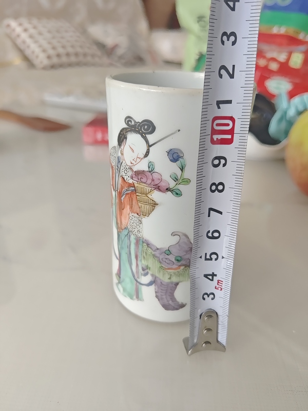 古玩陶瓷麻姑獻(xiàn)壽粉彩筆筒拍賣(mài)，當(dāng)前價(jià)格8800元