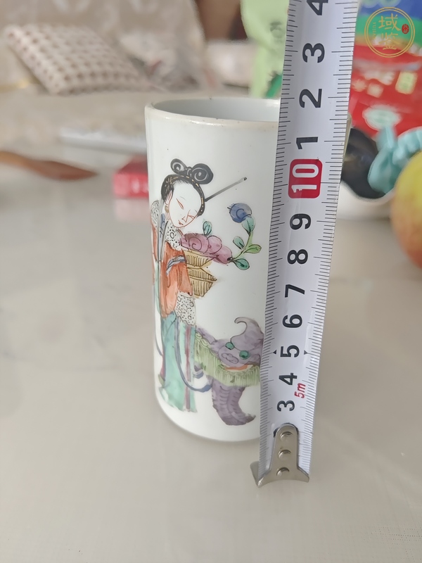 古玩陶瓷麻姑獻(xiàn)壽粉彩筆筒真品鑒賞圖