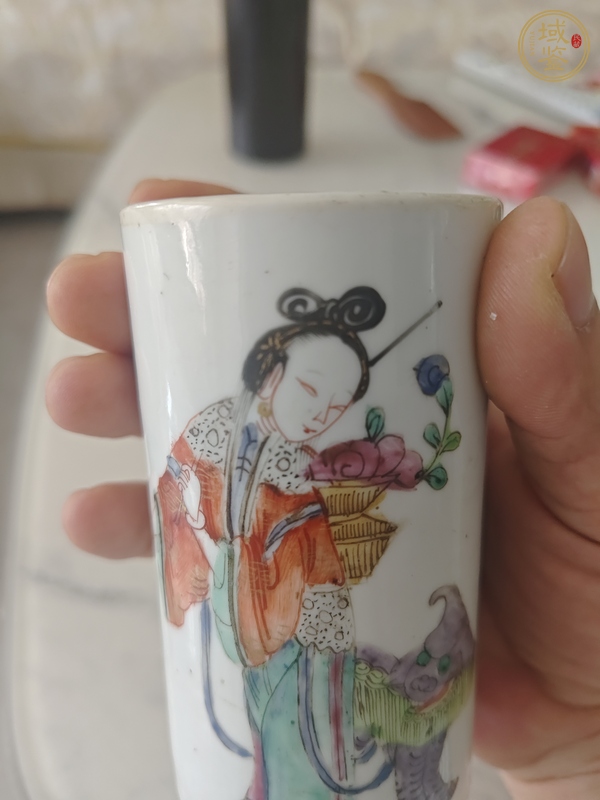 古玩陶瓷麻姑獻(xiàn)壽粉彩筆筒真品鑒賞圖