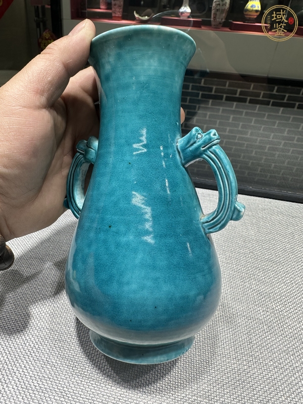 古玩陶瓷孔雀藍釉雙耳撇口瓶真品鑒賞圖