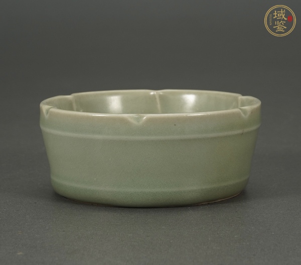 古玩龍泉窯花口洗真品鑒賞圖