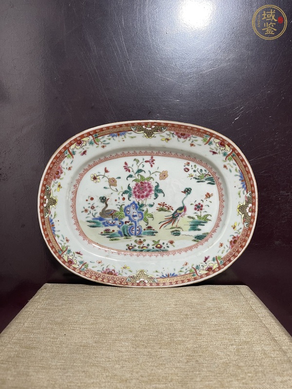古玩陶瓷粉彩孔雀花卉紋盤真品鑒賞圖