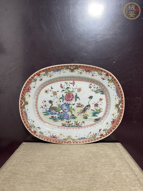 古玩陶瓷粉彩孔雀花卉紋盤真品鑒賞圖