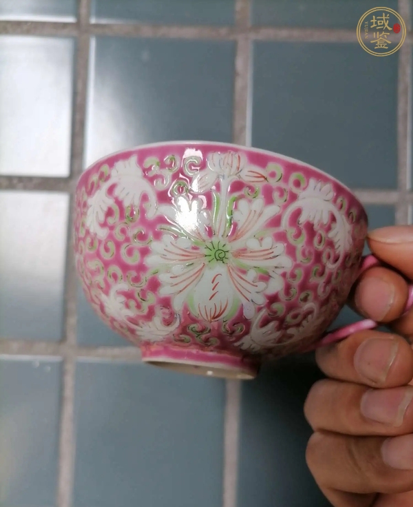 古玩陶瓷粉彩寶相花福壽紋杯碟套真品鑒賞圖