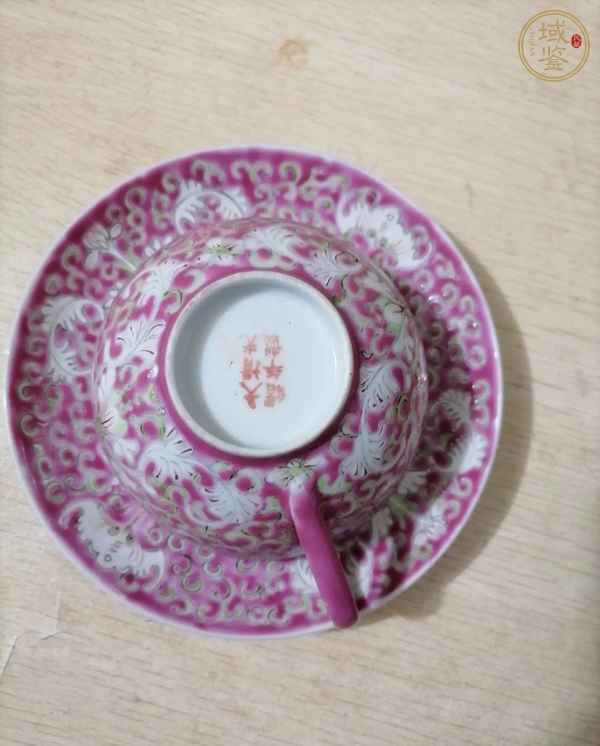 古玩陶瓷粉彩寶相花福壽紋杯碟套真品鑒賞圖