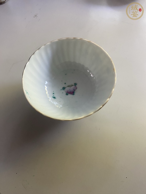 古玩陶瓷粉彩蟲草紋茶碗真品鑒賞圖