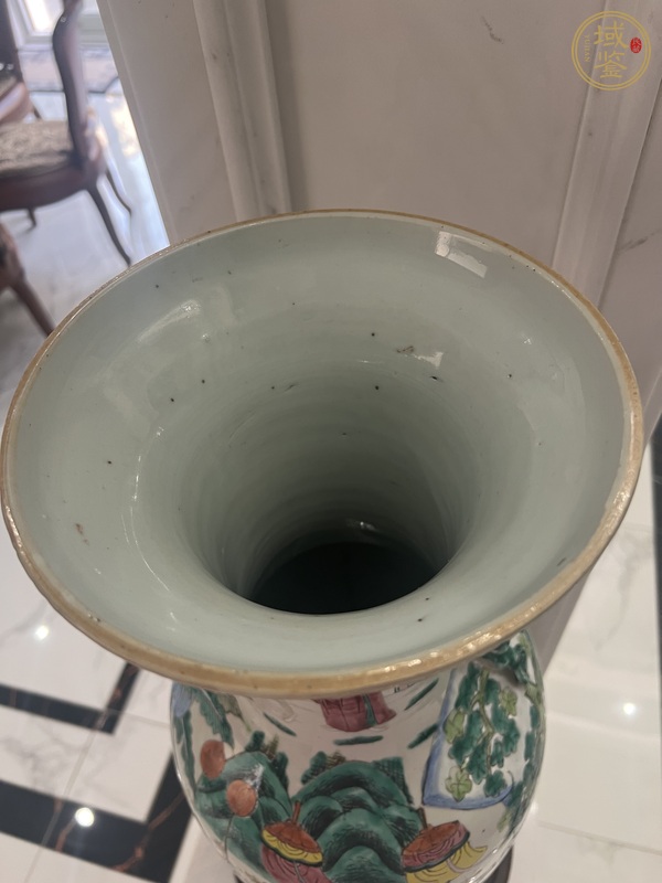 古玩陶瓷粉彩人物故事雙耳瓶真品鑒賞圖