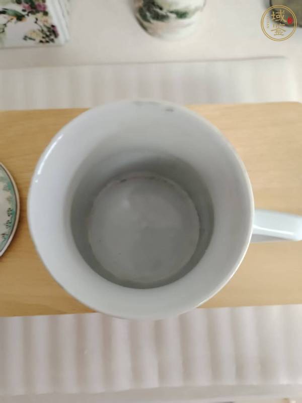 古玩陶瓷人物紋執(zhí)杯真品鑒賞圖