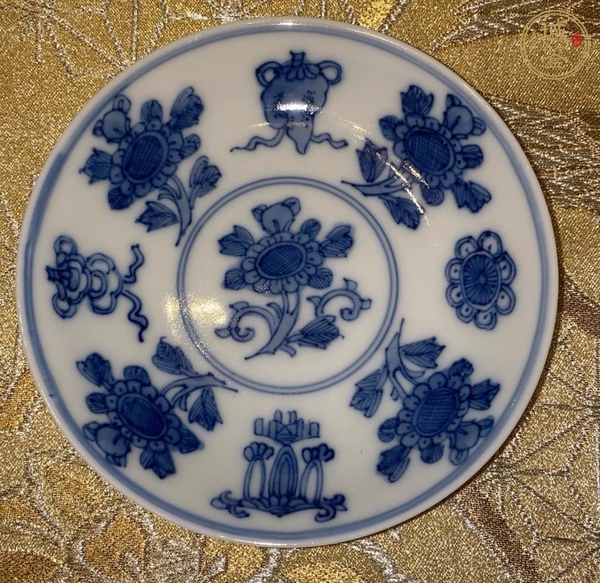 古玩陶瓷日本明治青花折枝花卉紋盤真品鑒賞圖
