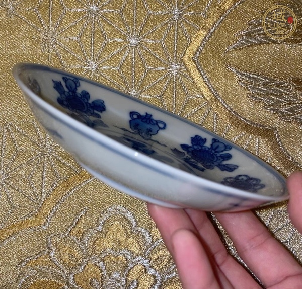 古玩陶瓷日本明治青花折枝花卉紋盤真品鑒賞圖