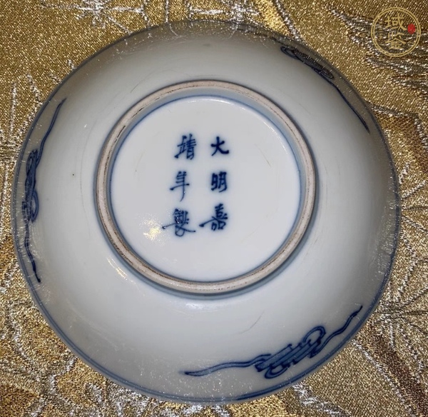 古玩陶瓷日本明治青花折枝花卉紋盤真品鑒賞圖