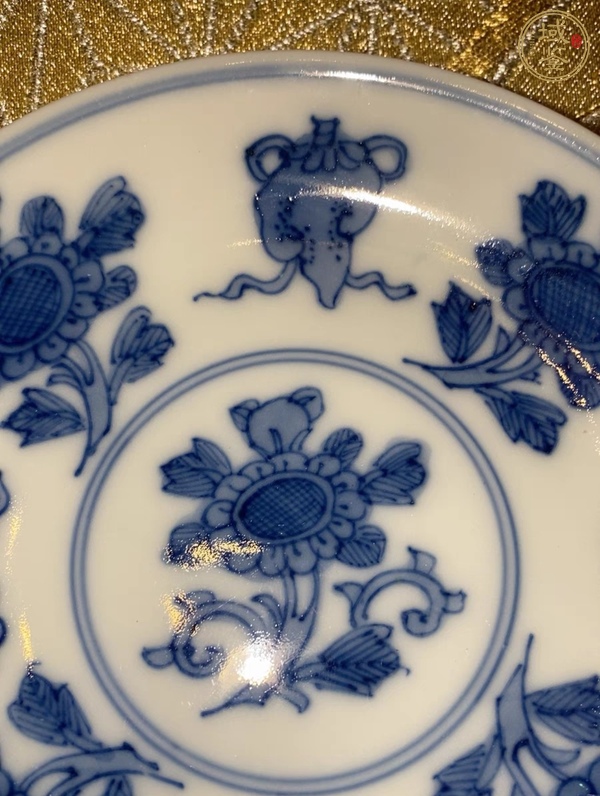 古玩陶瓷日本明治青花折枝花卉紋盤真品鑒賞圖