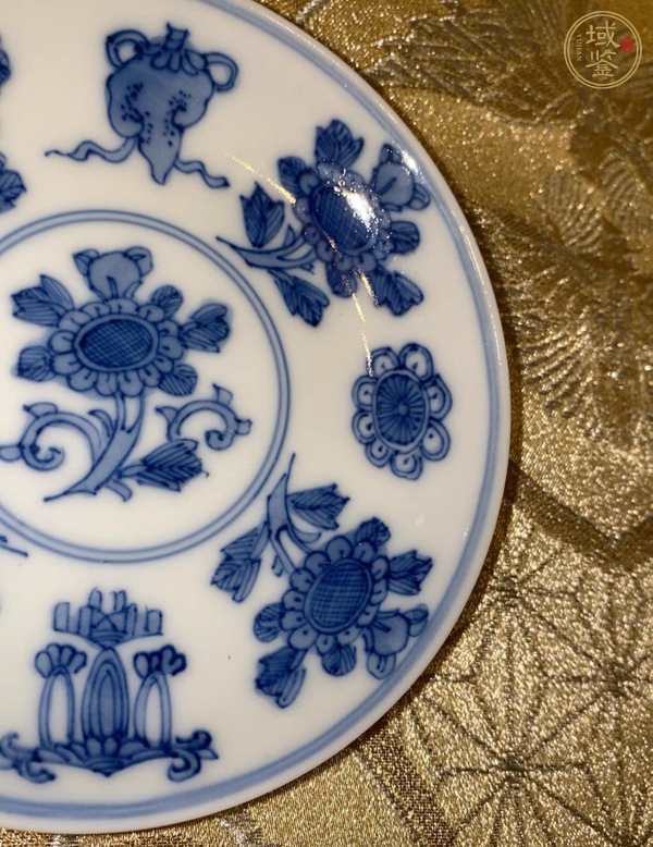 古玩陶瓷日本明治青花折枝花卉紋盤真品鑒賞圖