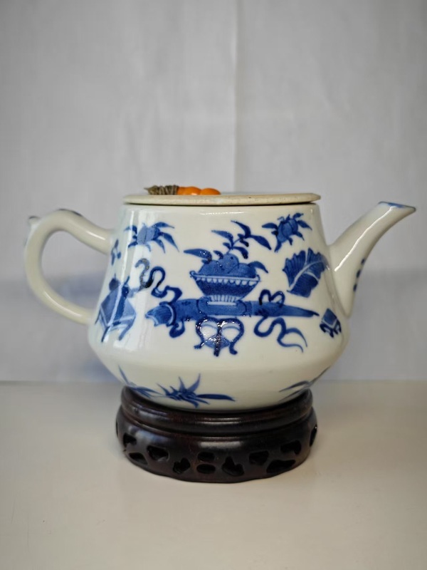 古玩陶瓷清晚期青花博古圖茶壺拍賣，當(dāng)前價(jià)格1666元