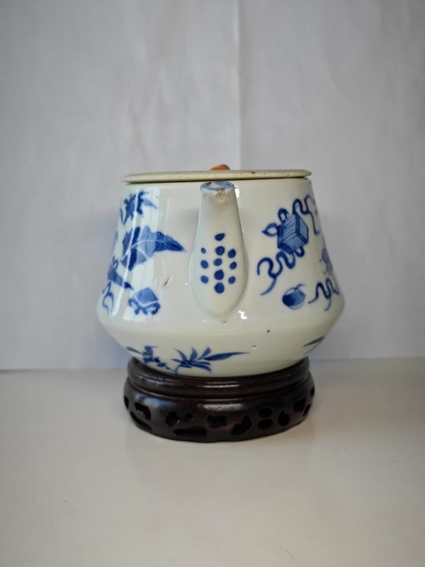 古玩陶瓷清晚期青花博古圖茶壺拍賣，當(dāng)前價(jià)格1666元