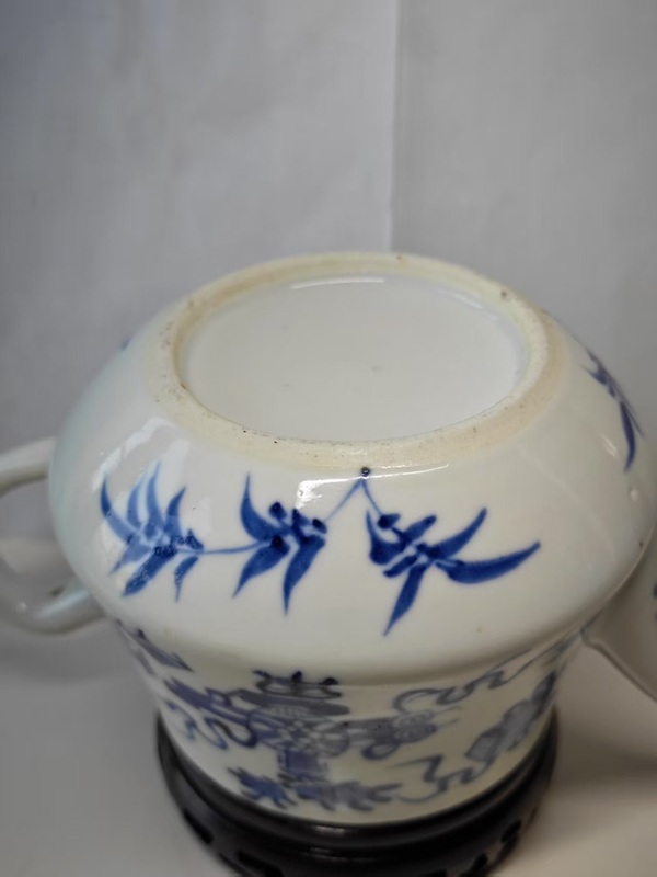 古玩陶瓷清晚期青花博古圖茶壺拍賣，當(dāng)前價(jià)格1666元