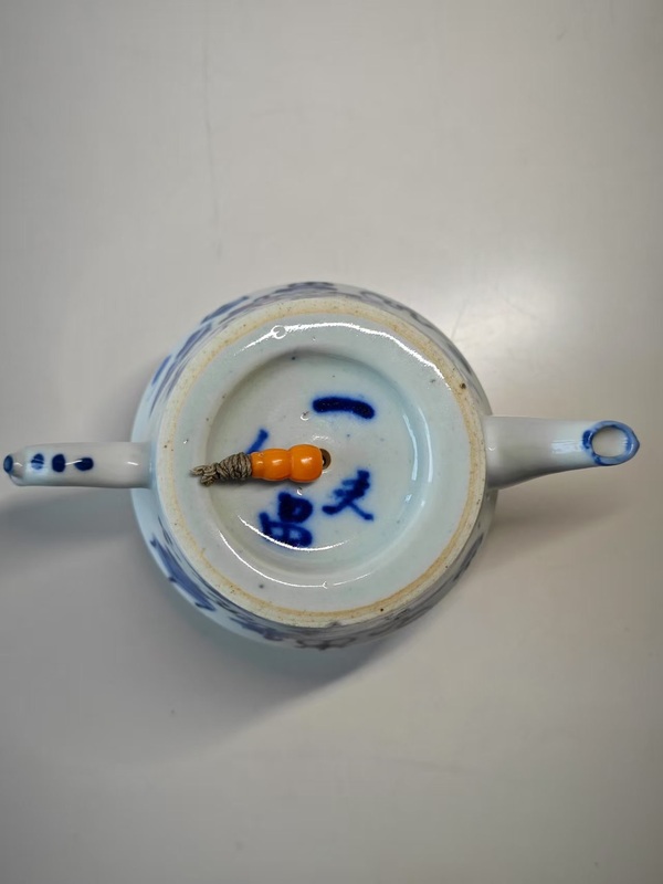 古玩陶瓷清晚期青花博古圖茶壺拍賣，當(dāng)前價(jià)格1666元
