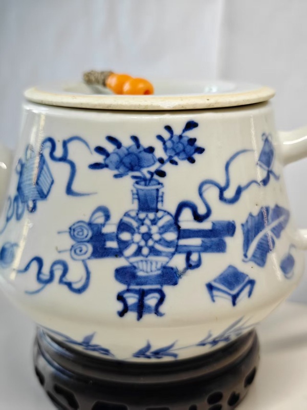 古玩陶瓷清晚期青花博古圖茶壺拍賣，當(dāng)前價(jià)格1666元