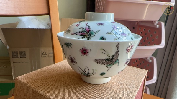 古玩陶瓷蝶紋粉彩杯真品鑒賞圖