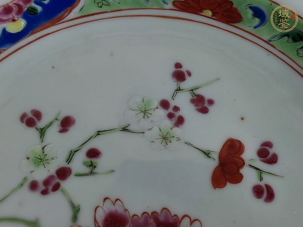 古玩花卉紋粉彩盤真品鑒賞圖
