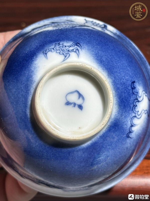 古玩吹藍釉龍紋杯真品鑒賞圖