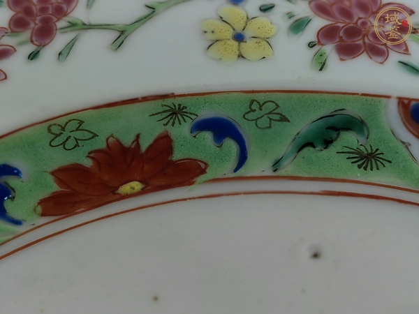 古玩陶瓷花卉紋粉彩盤真品鑒賞圖