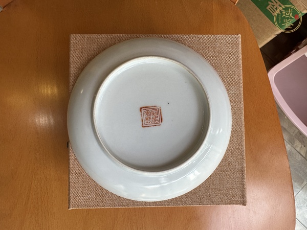 古玩陶瓷瓜蝶連綿紋粉彩盤真品鑒賞圖
