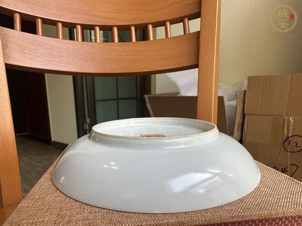 古玩陶瓷瓜蝶連綿紋粉彩盤真品鑒賞圖