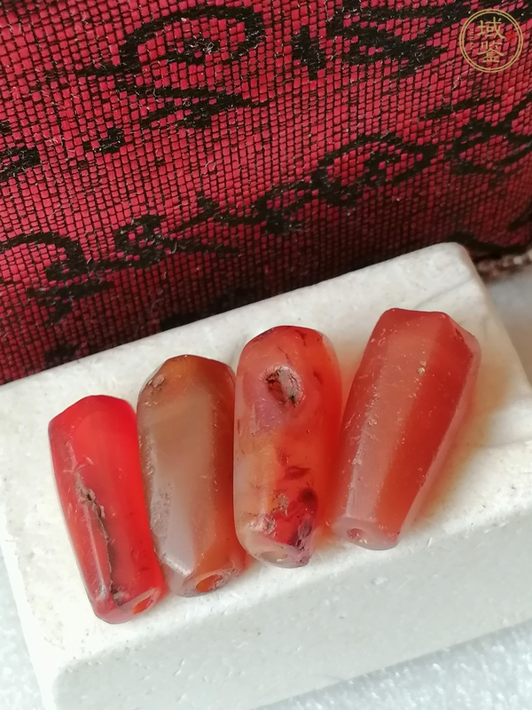 古玩玉器紅瑪瑙多棱珠真品鑒賞圖