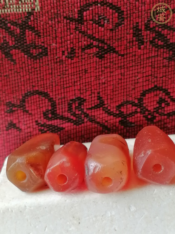 古玩玉器紅瑪瑙多棱珠真品鑒賞圖
