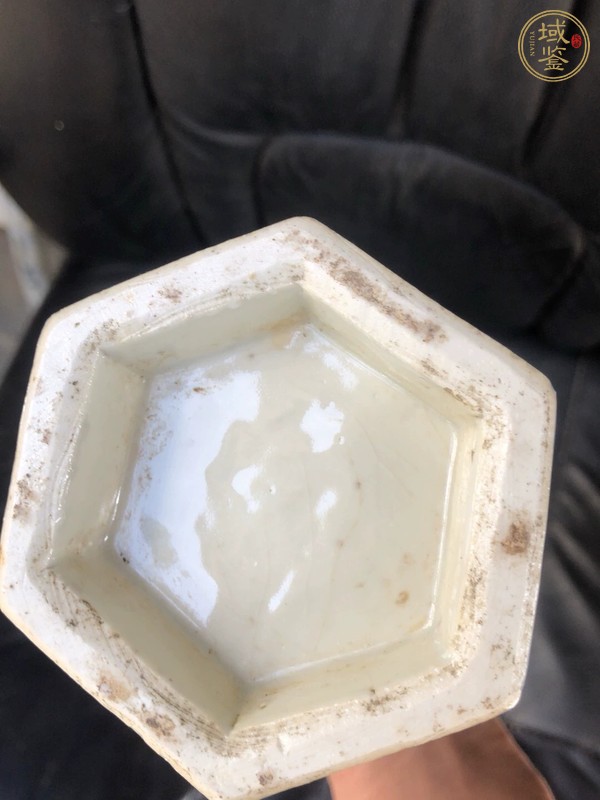 古玩陶瓷霽藍釉六方瓶真品鑒賞圖