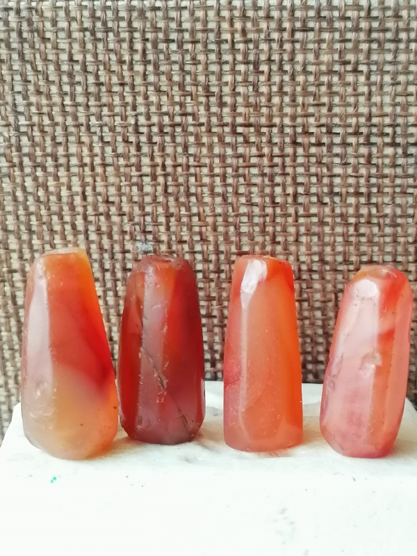 古玩轉賣老紅瑪瑙多棱珠4顆拍賣，當前價格388元