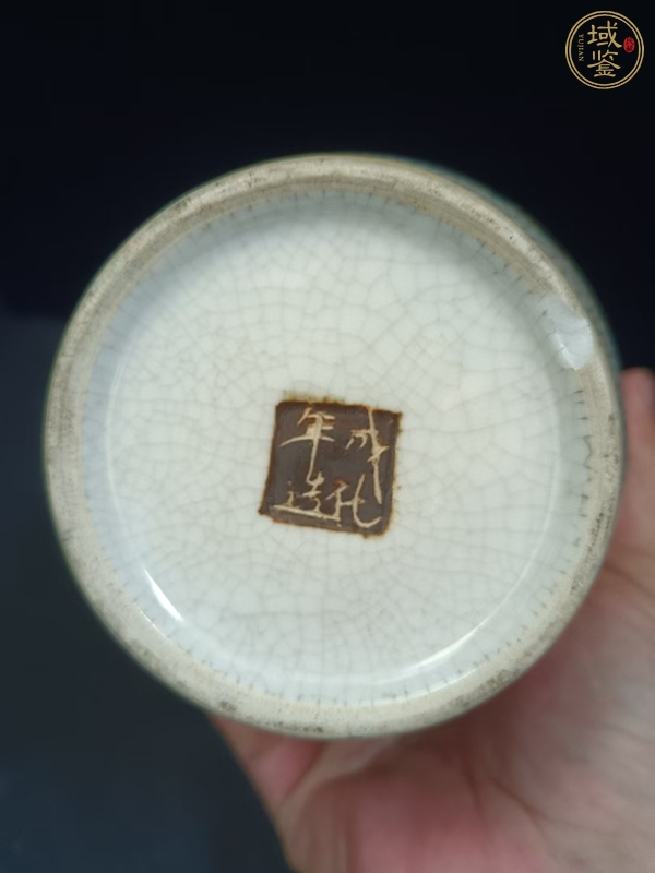 古玩陶瓷哥釉地鐵銹釉鳳凰牡丹紋瓶真品鑒賞圖