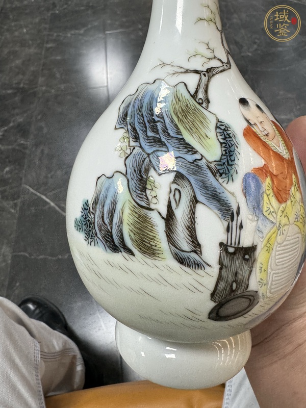 古玩陶瓷粉彩人物故事紋蒜頭瓶真品鑒賞圖