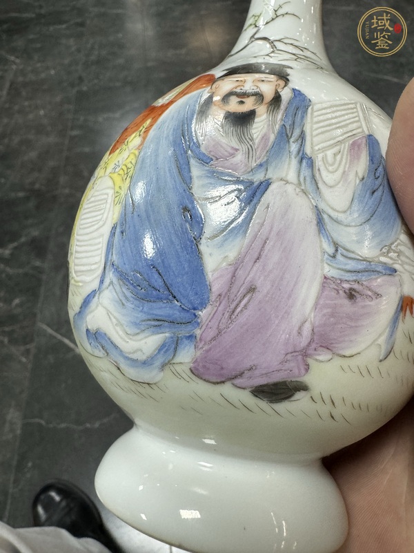 古玩陶瓷粉彩人物故事紋蒜頭瓶真品鑒賞圖