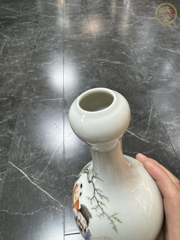 古玩陶瓷粉彩人物故事紋蒜頭瓶真品鑒賞圖